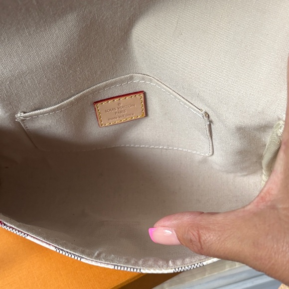 Cream and Gray Checkered Clutch - Picture 3 of 4